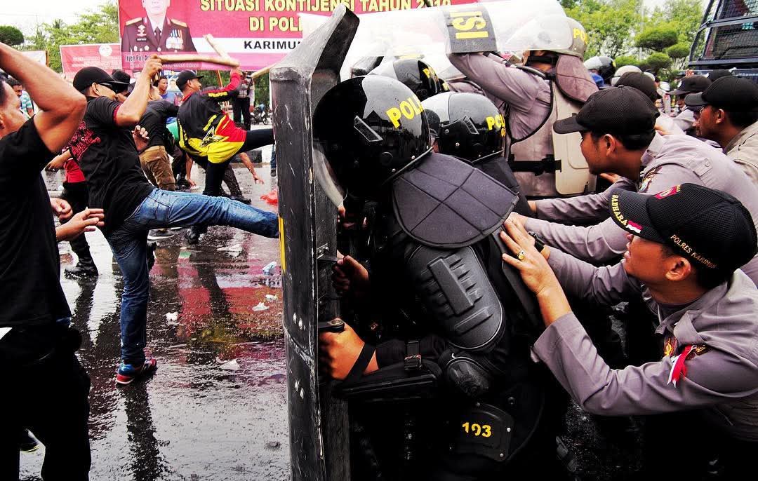 Massa Demo Semakin Brutal